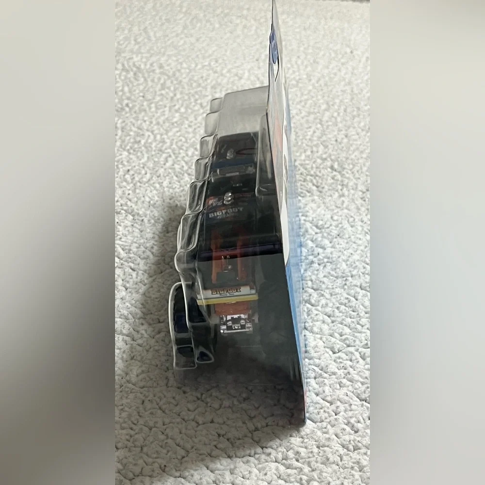 Hot Wheels Monster Trucks Demolition Doubles Set